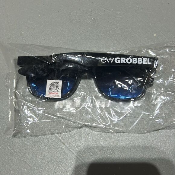 Black Sunglasses - Picture 2 of 5